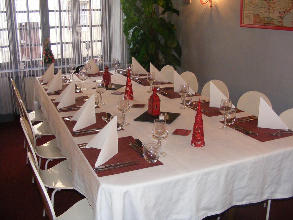 Hotel-Restaurant Les Colonnades Saint-Fulgent Экстерьер фото