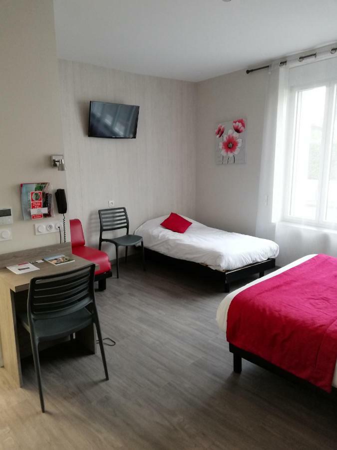 Hotel-Restaurant Les Colonnades Saint-Fulgent Экстерьер фото